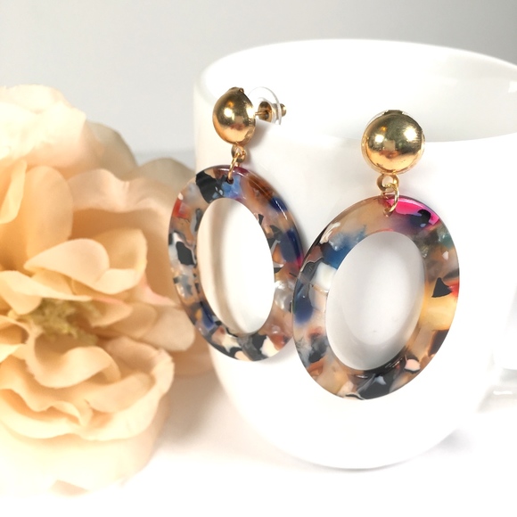 Oval Resin Tortoise Shell Dangle Earrings - Picture 3 of 4